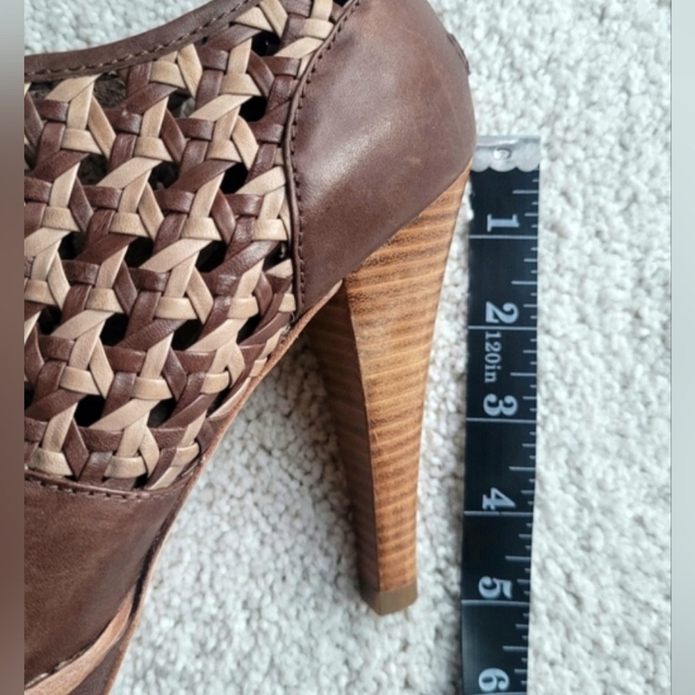 UGG Fatima Brown Woven Leather Heeled Booties Size 7.5 - Picture 13 of 14